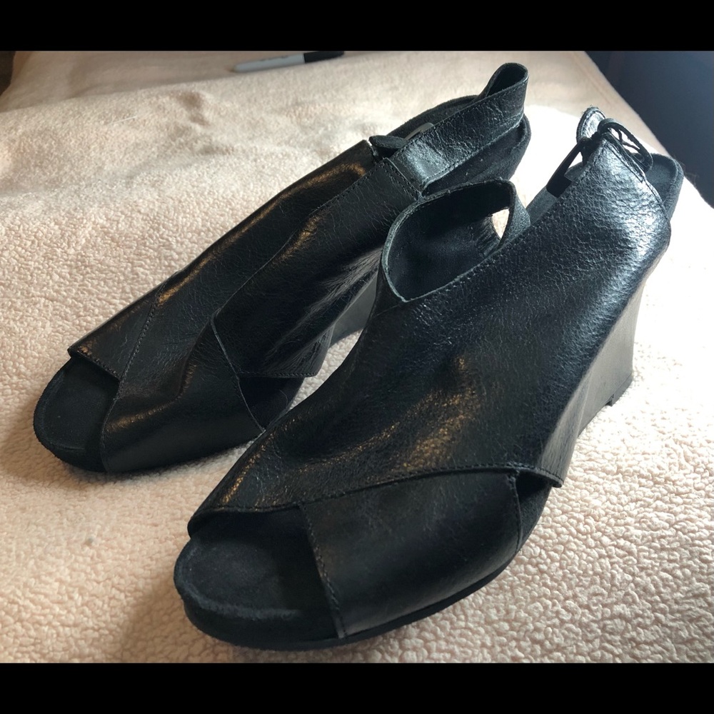 Aerosols A2 sandals